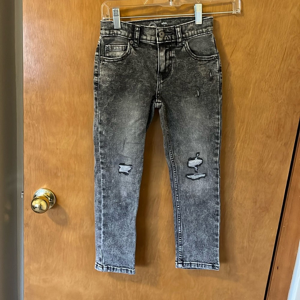 NWOT Boys distressed jeans
